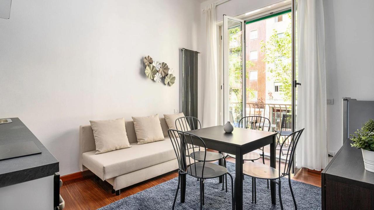 "Violet Dream" - Duomo Citylife Apartment Milan Bagian luar foto
